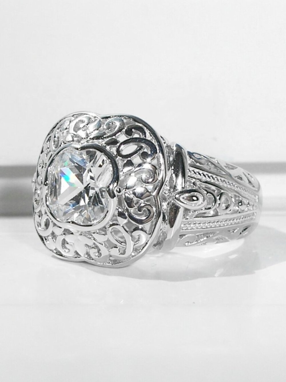925 STERLING SILVER Quatrefoil Bezel Set Clear Cubic Zirconia Ring